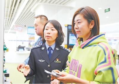 青島簽發首張赴港澳“個人旅游簽注”，助推旅游業發展新機遇